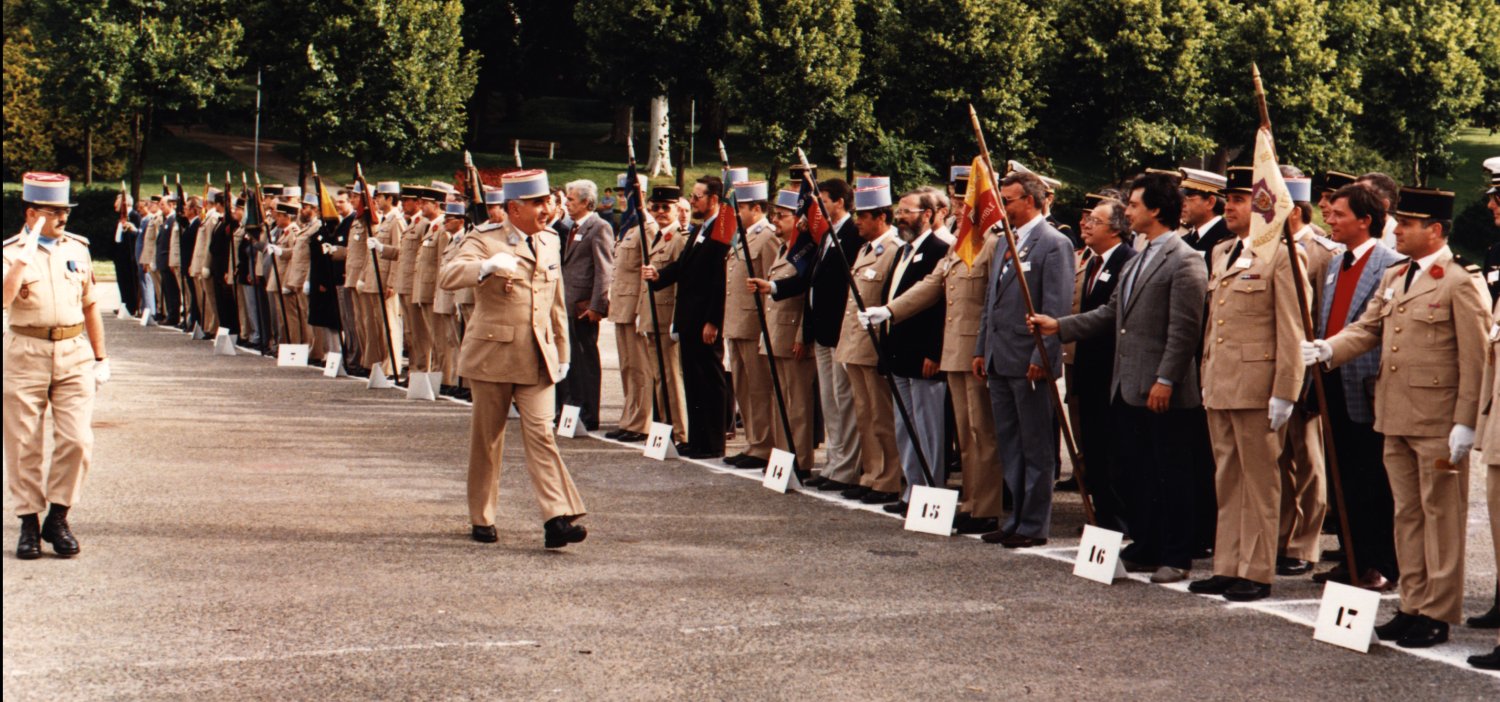 Revue des anciens  la crmonie de cloture en juin 1985
